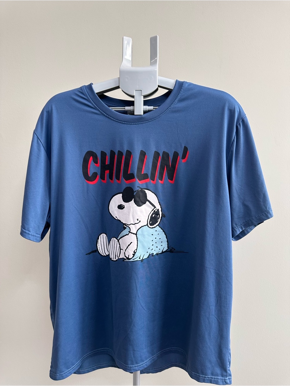 Peanuts Blue Snoopy "Chillin'" Graphic Tee